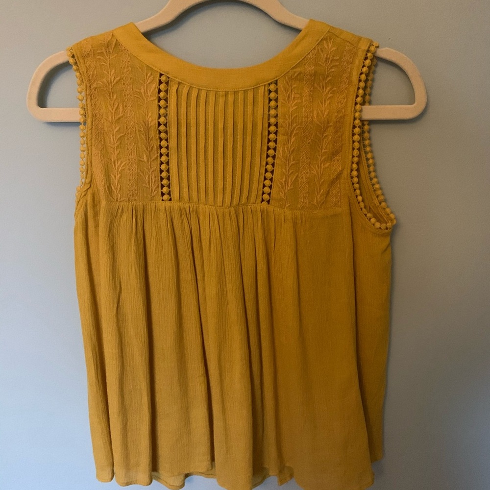 Yellow tank top!
